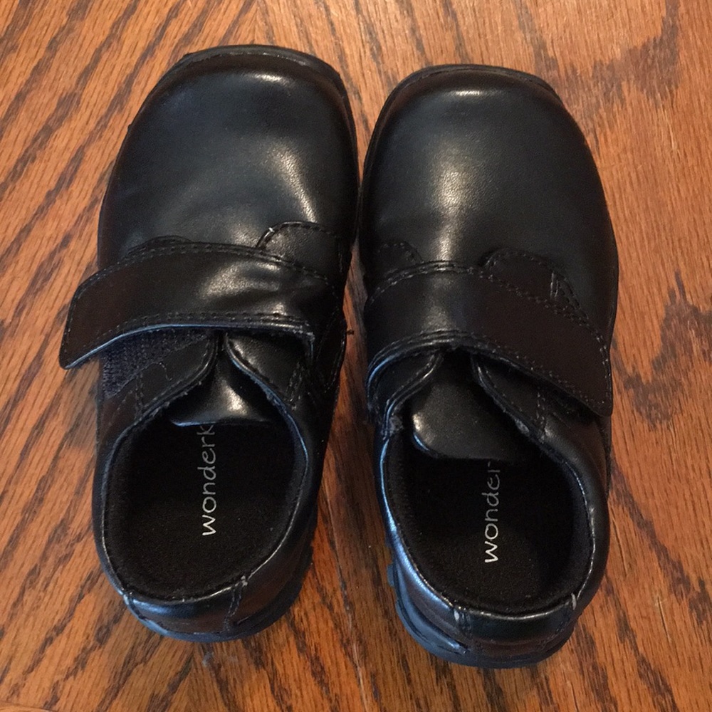 Black dress shoes